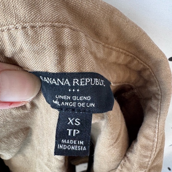 Banana Republic Tan Sleeveless Button Down Shirt - Picture 3 of 4